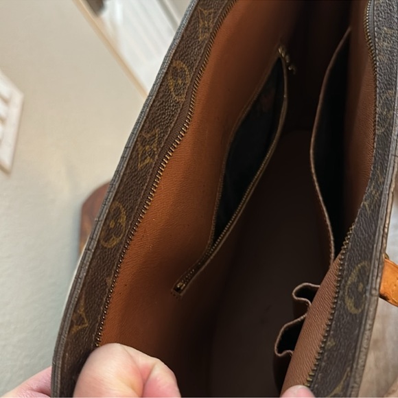 Louis Vuitton Shoulder Bag - Picture 3 of 10